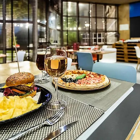 Ibis Porto Gaia 2*