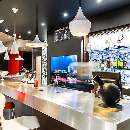 波尔图盖亚诺宜必思酒店 2*