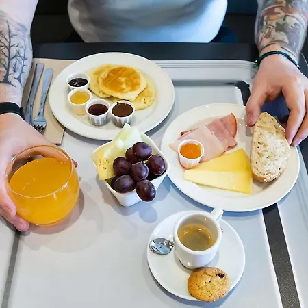 波尔图盖亚诺宜必思酒店