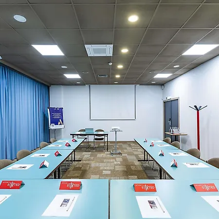 波尔图盖亚诺宜必思酒店 酒店 加亚新城